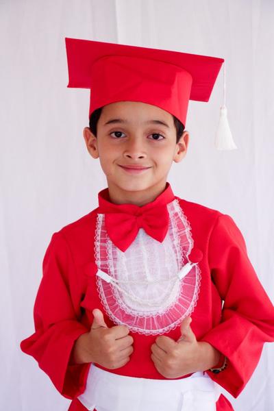 Imagem de Kit beca infantil com faixa simples, capelo dobrável e canudo camurça
