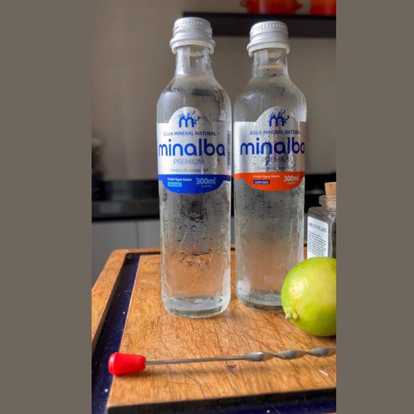 Kit c/ 12und Água Mineral S/ Gás PREMIUM MINALBA Vidro 300ml Imagem de Kit c/ 12und Água Mineral S/ Gás PREMIUM MINALBA Vidro 300ml