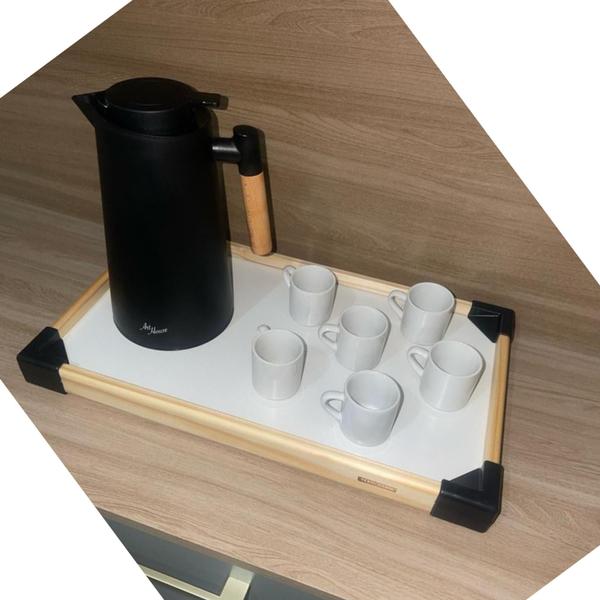 Kit Café da Manhã Garrafa Térmica na Bandeja Tramontina com Xícaras Cr Imagem de Kit Café da Manhã Garrafa Térmica na Bandeja Tramontina com Xícaras Cr