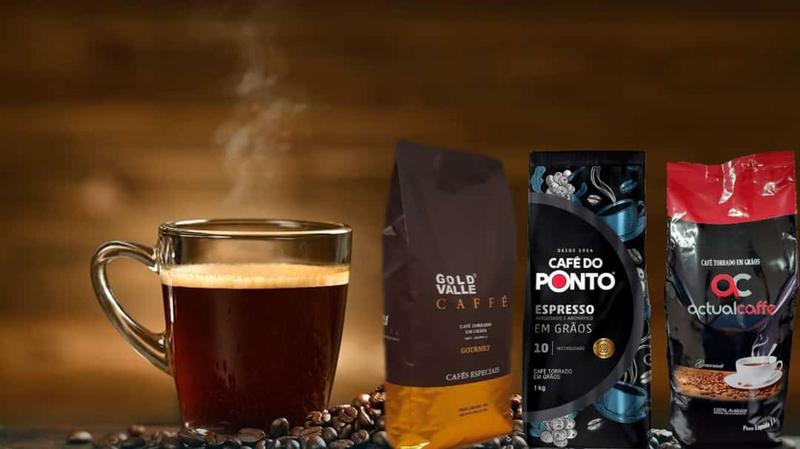 Kit Café em Grãos 1kg Café do Ponto, 1kg Gold Valle e 1kg Actualcaffe. Imagem de Kit Café em Grãos 1kg Café do Ponto, 1kg Gold Valle e 1kg Actualcaffe.