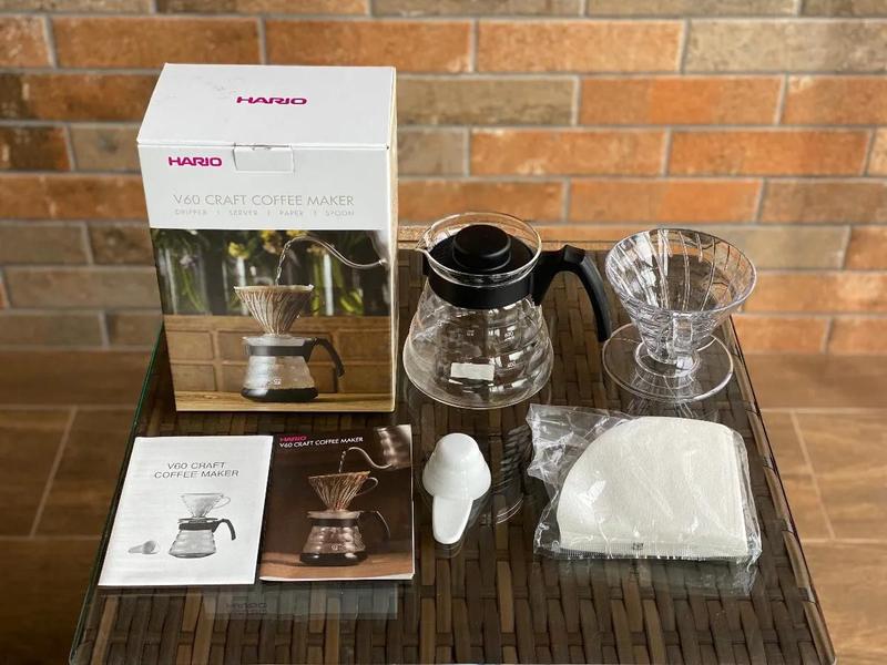 Imagem de Kit Cafeteira Portátil Manual Hario V60 02 Preta De Filtro, A Preferida dos Baristas!