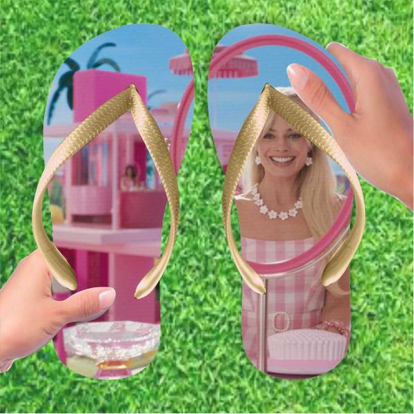 Imagem de Kit Caneca de Porcelana e Chinelo Barbie Carro Rosa