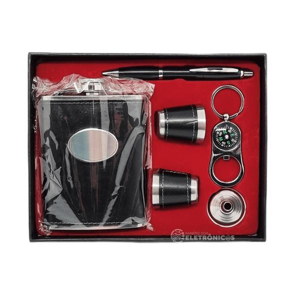 Kit Cantil Porta Bebidas Caneta 2 Copos Shot Chaveiro Bussola Funil Estampado Portátil DY8833 - Dylan Imagem de Kit Cantil Porta Bebidas Caneta 2 Copos Shot Chaveiro Bussola Funil Estampado Portátil DY8833