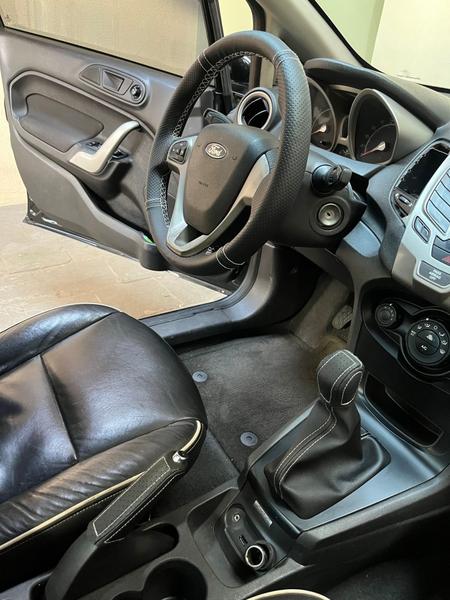 Kit Capas Volante E Manopla Câmbio Manual E Coifa E Freio de Mão New Fiesta Mexicano 2011 2012 2013 - Tunning Car Imagem de Kit Capas Volante E Manopla Câmbio Manual E Coifa E Freio de Mão New Fiesta Mexicano 2011 2012 2013