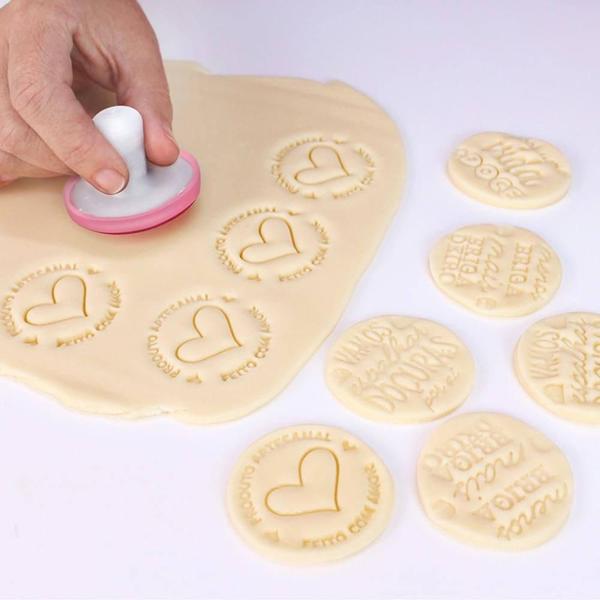 Kit Carimbos Frases Doces para Artesanato e Confeitaria 5cm Blue Star - 4 Peças Imagem de Kit Carimbos Frases Doces para Artesanato e Confeitaria 5cm Blue Star - 4 Peças