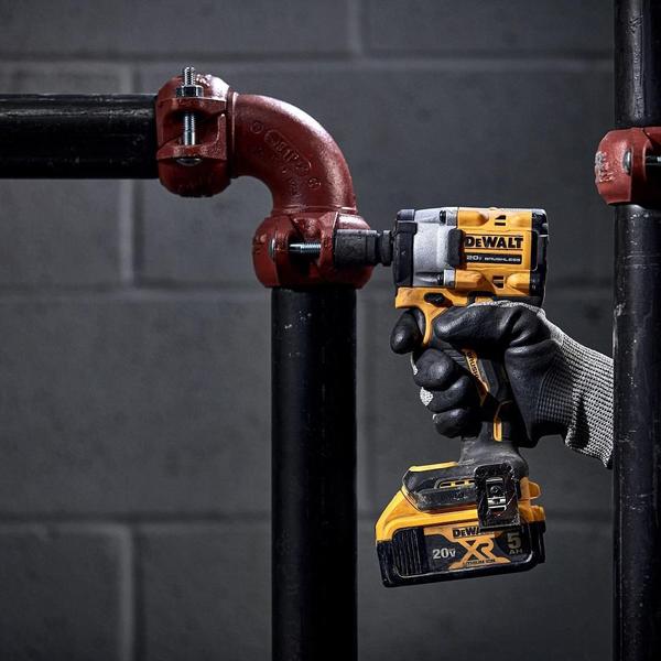 Imagem de Kit Chave Impacto 1/2 20V Brushless Atomic Dcf922D2 Dewalt