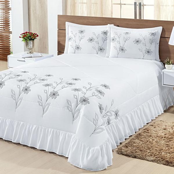 Kit Cobre Leito Casal Queen Lírio 03 Peças - Branco - Ateliê e Cia Imagem de Kit Cobre Leito Casal Queen Lírio 03 Peças - Branco