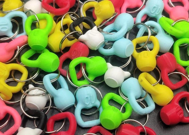 Imagem de Kit Com 100 Chaveiros Kettlebell Cores Variadas KeltBall