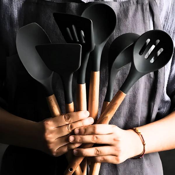 Imagem de Kit com 19 Utensílios de Cozinha Preto Silicone Madeira Inox