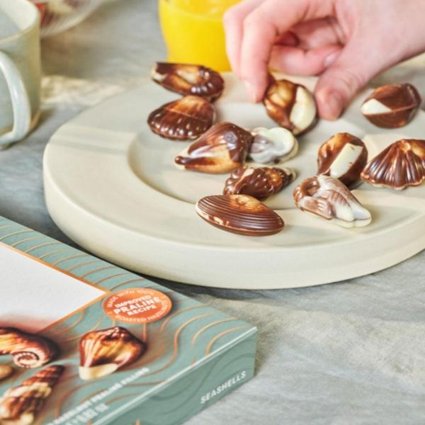 Kit Com 2Cxs Chocolate Belga Guylian Sea Shells 125G Imagem de Kit Com 2Cxs Chocolate Belga Guylian Sea Shells 125G