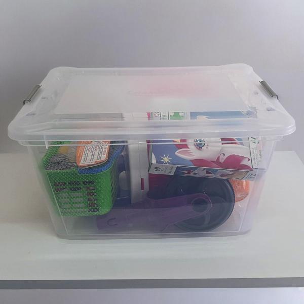 Kit com 6 Caixa Organizadora C/Tampa Multiuso Plástico 35Litros - Plasvale Imagem de Kit com 6 Caixa Organizadora C/Tampa Multiuso Plástico 35Litros