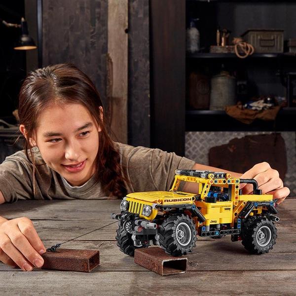 Imagem de Kit de construção LEGO Technic Jeep Wrangler 42122 para crianças