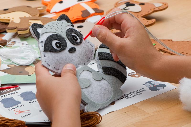 Imagem de Kit de costura Dezzy's Workshop Woodland Animals Kids com livreto