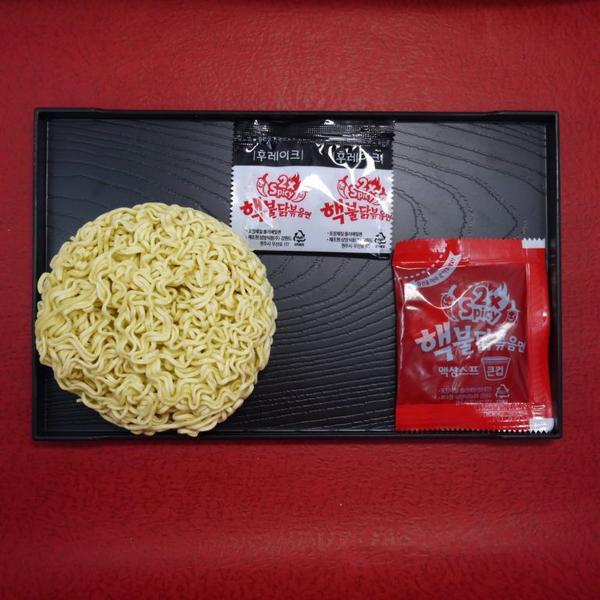 Kit de Lamen Coreano Extreme Spicy 2X Hot Chicken Flavor Ramen 140g - 5 Pacotes - Nongshim Imagem de Kit de Lamen Coreano Extreme Spicy 2X Hot Chicken Flavor Ramen 140g - 5 Pacotes