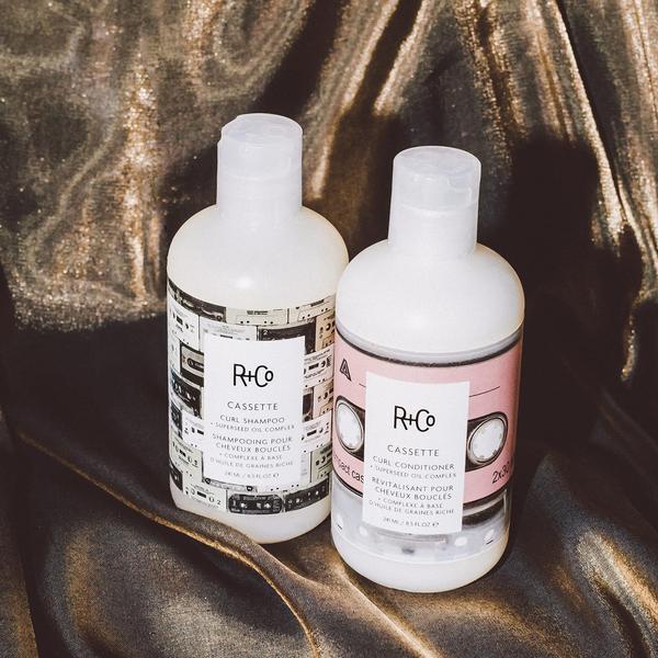 Imagem de Kit de shampoo e condicionador R+Co Cassette Curl Tames Frizz