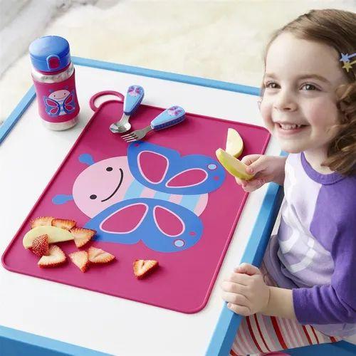 Kit De Talheres Infantil Colher E Garfo Skip Hop Facilite as Refeições Imagem de Kit De Talheres Infantil Colher E Garfo Skip Hop Facilite as Refeições