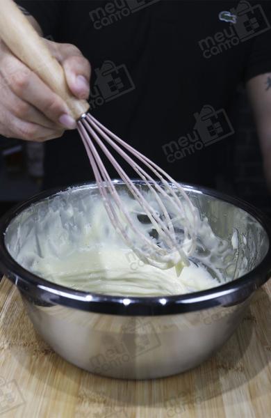 Imagem de Kit de Utensílio Culinário Fouet e Espátula Raspadora De Silicone e Cabo de Madeira Não Risca Livre de BPA