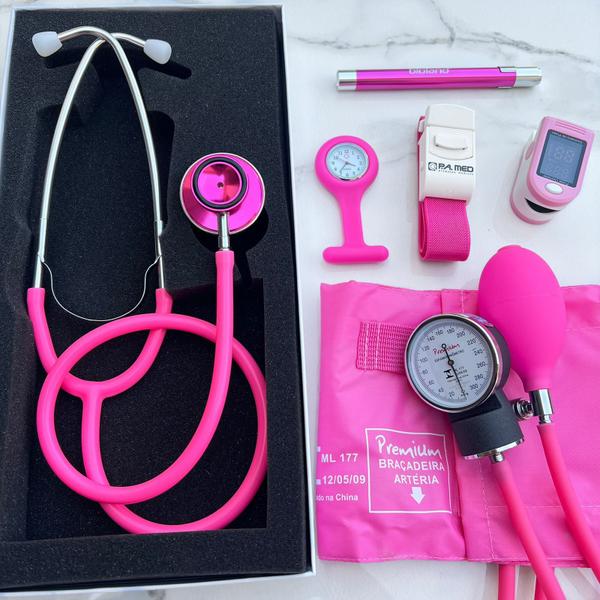 Imagem de Kit Enfermagem Acadêmico Rosa Completo Esteto Esfigmo Com Bolsa Oxímetro Garrote Lanterna e Relógio Lapela Bioland