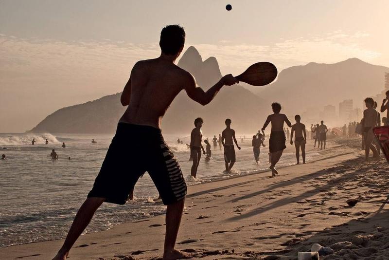 Imagem de Kit Frescobol Beach Ball 2 Raquetes e 1 Bola Praia Piscina Verão Alegria