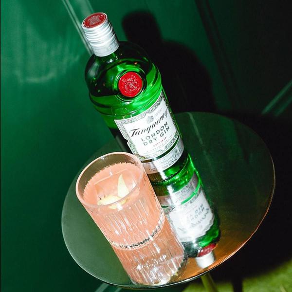 Imagem de Kit Gin Tanqueray London Dry 750Ml Com Taça Vidro Gin Tônica