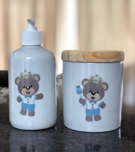 Imagem de Kit Higiene Bebê 2 peças - Príncipe Ursinho Azul - Porcelana Tampa Pinus