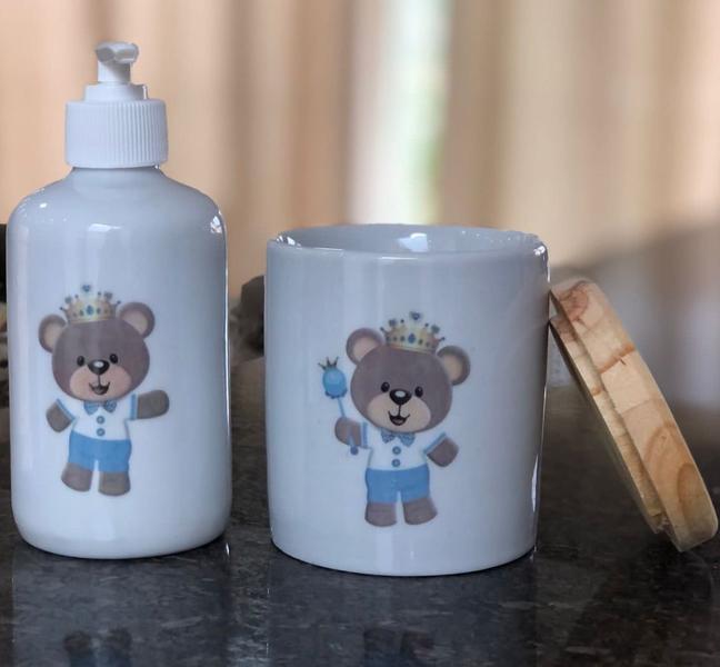 Imagem de Kit Higiene Bebê 2 peças - Príncipe Ursinho Azul - Porcelana Tampa Pinus