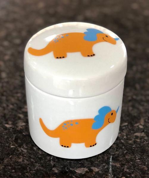 Imagem de Kit higiene bebê Dinossauro 5 peças - potes, porta álcool, garrafa térmica e molhadeira - Peças Porcelana
