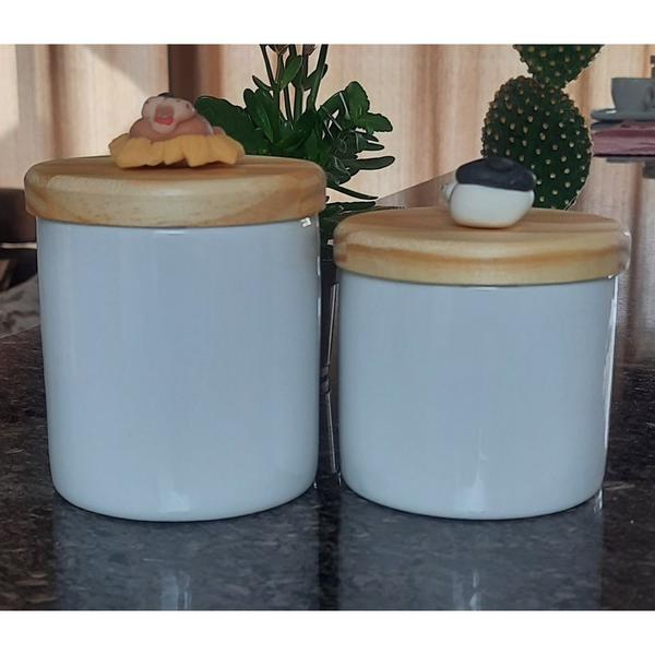 Imagem de Kit higiene bebê Safari 2 potes Porcelana Tampa Pinus com apliques de biscuit