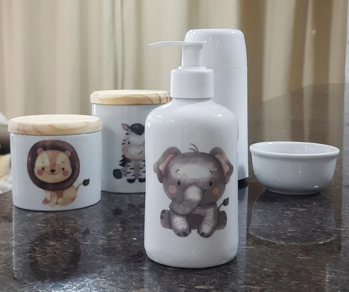 Imagem de Kit higiene bebê safari 5 Pçs - Potes, porta álcool e molhadeira porcelana + garrafa térmica