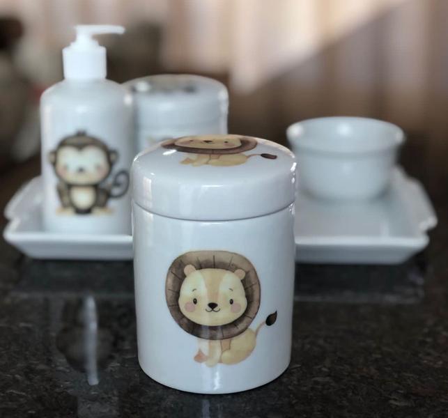 Imagem de Kit higiene bebê Safari 5 peças - Bandeja, potes, porta álcool e molhadeira - Tudo Porcelana
