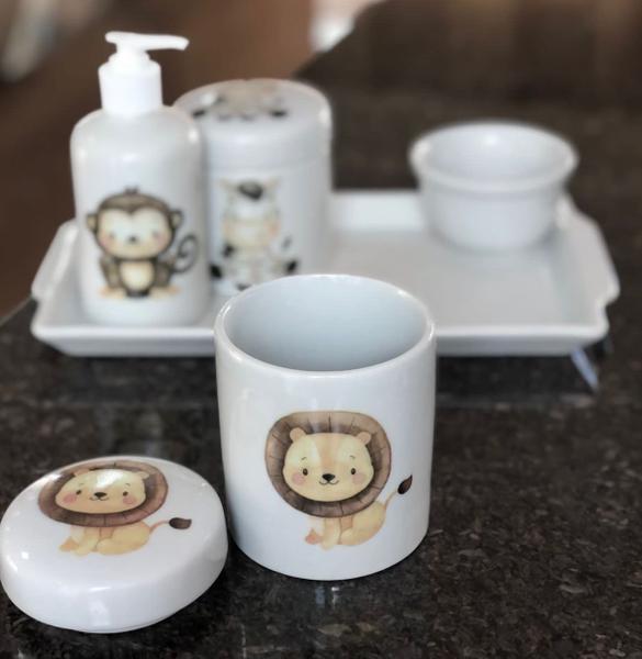 Imagem de Kit higiene bebê Safari 5 peças - Bandeja, potes, porta álcool e molhadeira - Tudo Porcelana