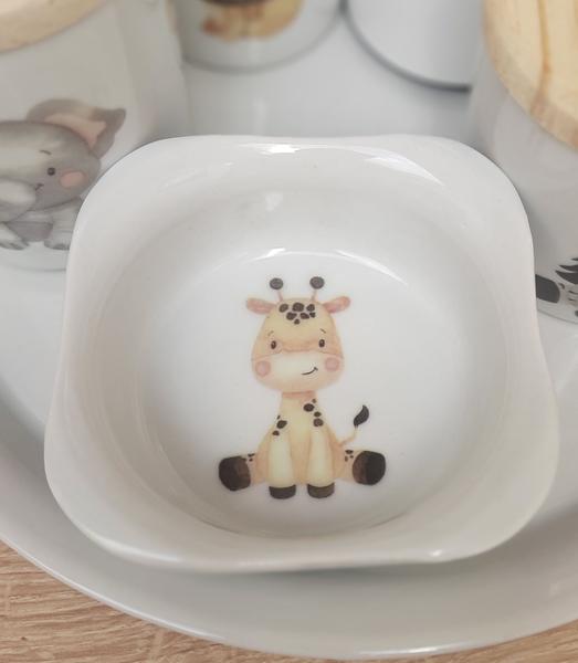 Imagem de Kit higiene bebê Safari 6 pçs - Bandeja Redonda, potes, porta álcool e molhadeira - Peças Porcelana Tampas Pinus