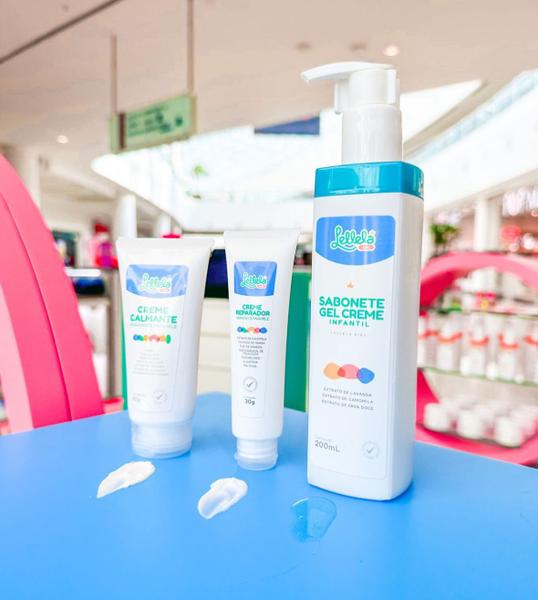 Imagem de Kit Infantil Cuidados com a Pele com Sabonete em Gel, Creme Reparador e Creme Calmante