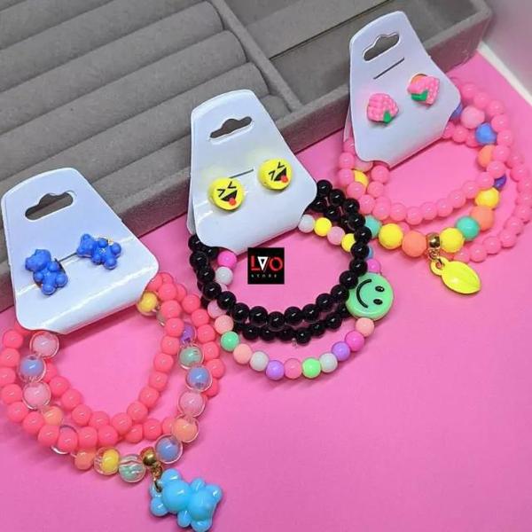 Imagem de Kit Infantil Tiara Arquinho Smile Emoji + Conjunto 3 Pulseiras e  Brincos Miçangas Coloridas para Meninas Presente