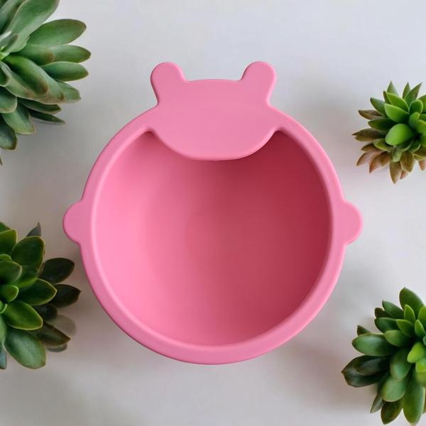 Kit Introdução Alimentar para bebês, prato e tigela de silicone com ventosa e orelhinhas (COR ROSA) - Pietra Bella Imagem de Kit Introdução Alimentar para bebês, prato e tigela de silicone com ventosa e orelhinhas (COR ROSA)