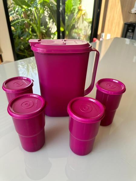 Imagem de Kit Jarra Tupperware Perfeita 1,8L  + 4 Copos 350ml Fuschia