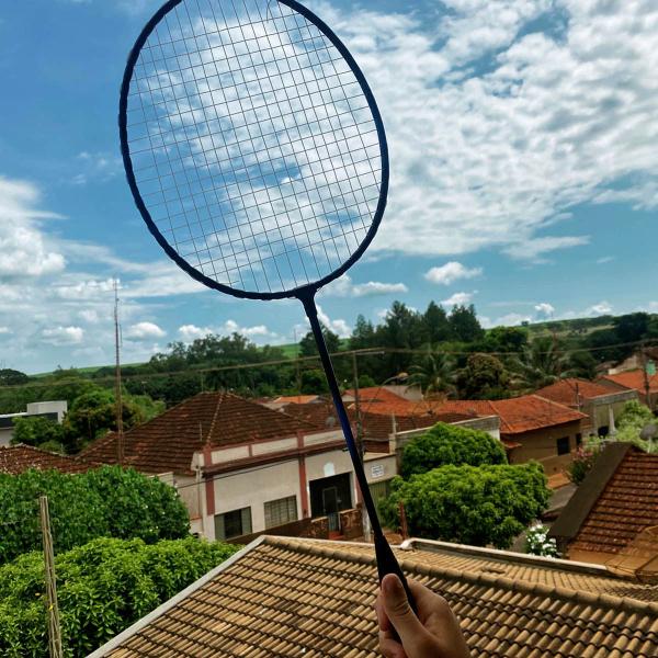Imagem de Kit Jogo De Badminton Completo Redstar Semi Profissional Para Treinos E Jogos Amadores Com 2 Raquetes 2 Petecas E Bolsa 