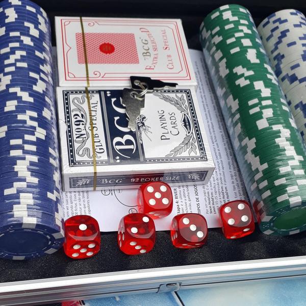 Imagem de Kit Jogo Poker 300 Fichas 2 Baralhos Dados Texas Holdem