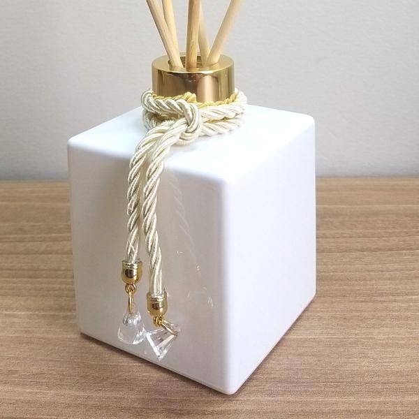Kit Lavabo Difusor Porta Sabonete Bandeja Espelhada Organizadores Bancada Banheiro-Jogo Banheiro-Branco e Dourado - Luiggi Presentes Imagem de Kit Lavabo Difusor Porta Sabonete Bandeja Espelhada Organizadores Bancada Banheiro-Jogo Banheiro-Branco e Dourado