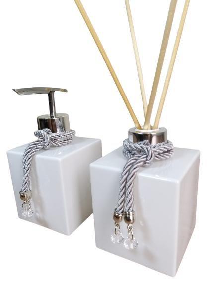 Kit Lavabo Difusor Porta Sabonete Líquido Bandeja Espelhada Enfeite Decorativo-Dispenser Organizadores e Decoração Para Banheiro-Branco e Prata - Luiggi Presentes Imagem de Kit Lavabo Difusor Porta Sabonete Líquido Bandeja Espelhada Enfeite Decorativo-Dispenser Organizadores e Decoração Para Banheiro-Branco e Prata