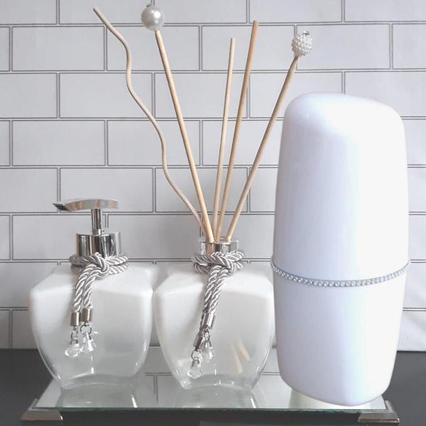 Imagem de Kit Lavabo Luxo Porta Sabonete Aromatizador Porta Escovas Bandeja Varetas Decoradas- Modelo Grécia