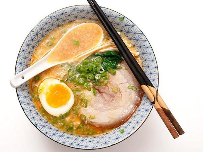 Imagem de Kit Macarrão Instantâneo Japonês Sunaoshi Tonkotsu Caldo de Porco com Shoyu - 5 pacotes