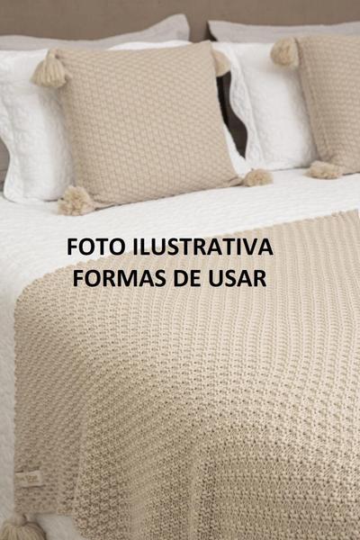 Kit Manta Sala Sofa Cama Queen 230X60 + 2 Capas 50X50 Bege - Five Star Malhas Imagem de Kit Manta Sala Sofa Cama Queen 230X60 + 2 Capas 50X50 Bege