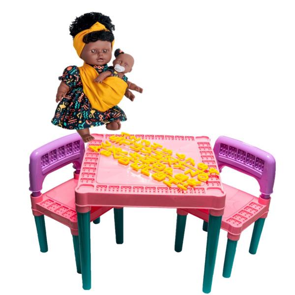 Imagem de Kit Mesa Infantil 2 Cadeiras C/ Boneca Ayana Mãe Filha Negra