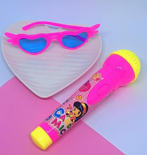 Imagem de Kit Microfone Infantil Feminino Musical com Luz e Som para Crianças Princesas + Óculos de Sol Coração Rosa