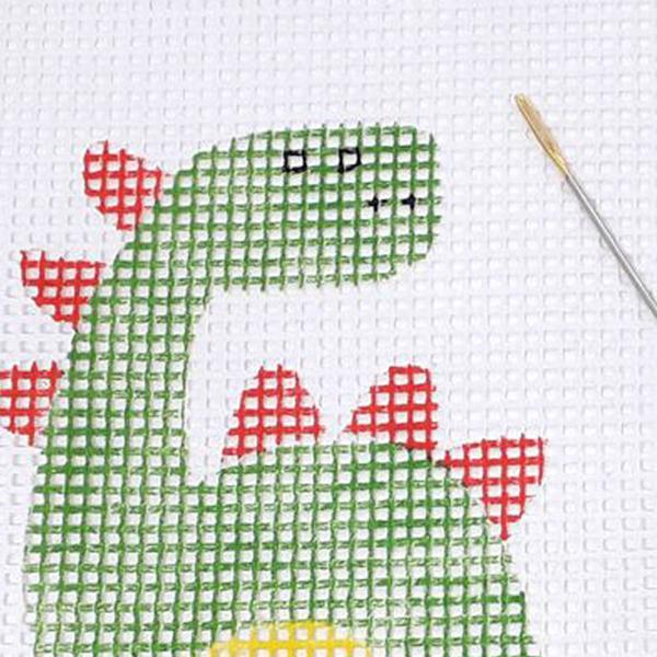 Kit p/ Aprender a Bordar - Dinossauro - Kits for Kids Imagem de Kit p/ Aprender a Bordar - Dinossauro - Kits for Kids