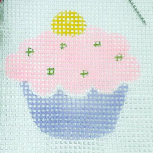 Imagem de Kit Para Aprender A Bordar Cupcake - Kits For Kids