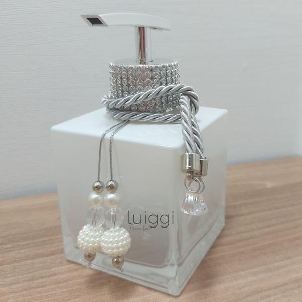 Imagem de Kit Para Banheiro Lavabo Porta Sabonete Líquido Aromatizador Bandeja Decorativa Enfeite Luxo-Branco Degradê e Prata com Strass e Duplo Pingente