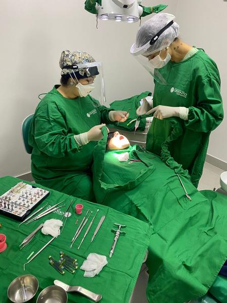 Imagem de Kit Paramentação de Cirurgia Odontologia de Campos Cirúrgicos e Capotes Cirúrgicos, Tecido Brim leve