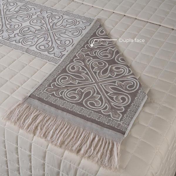 Kit Peseira Cama C/ Almofada Cheia King 5 Pçs Jacquard Cáqui - Gabriel Imagem de Kit Peseira Cama C/ Almofada Cheia King 5 Pçs Jacquard Cáqui